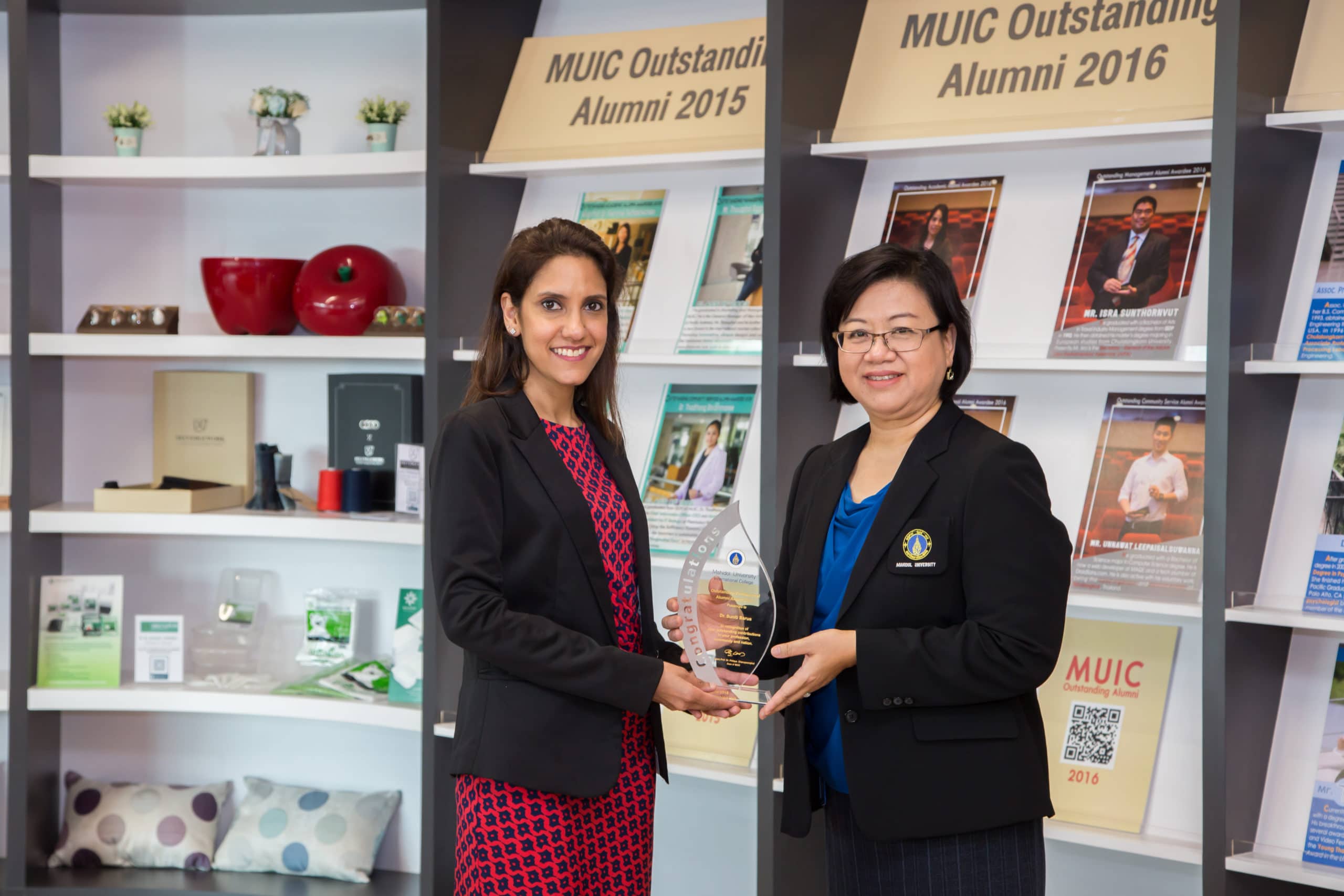 US-based Outstanding Alumni Awardee Visits MUIC